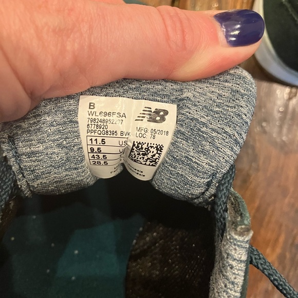 New Balance 696v1 - Picture 3 of 11